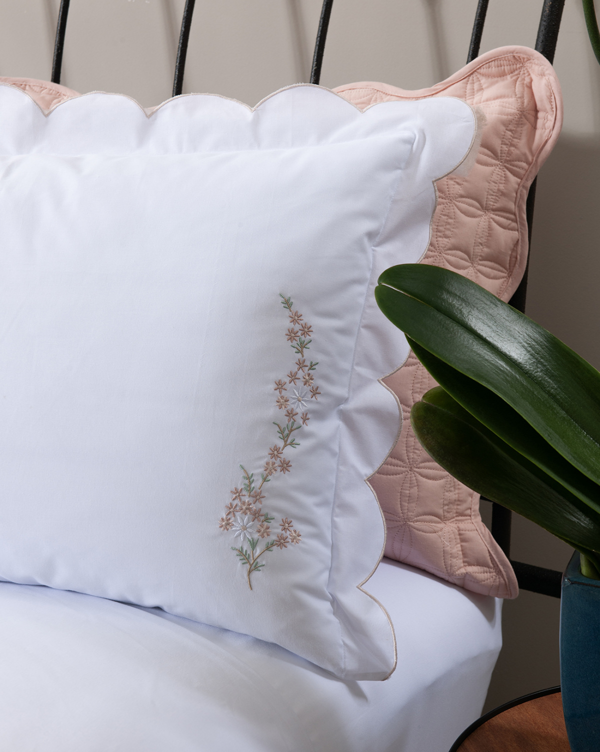 Verenna Roupa De Cama - Queen - Percal 250 Fios - 100% Algodão - 4 Peças - Branco/Rosa Chá