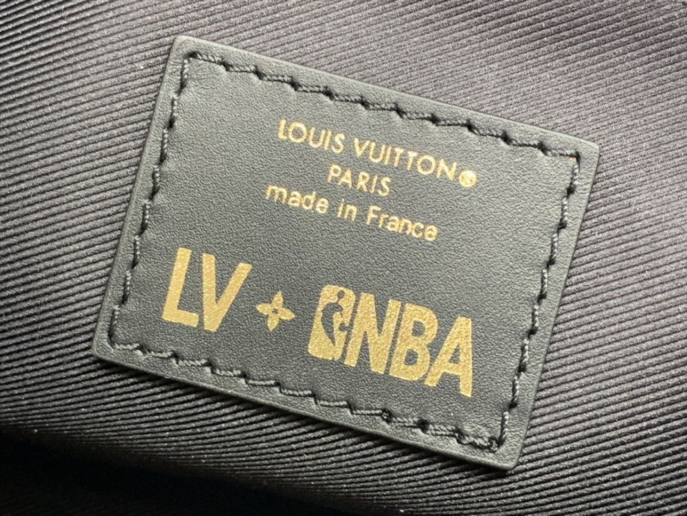Nécessaire Louis Vuitton x NBA Cloakroom Dopp Kit - Rhayssa Luxury Imports