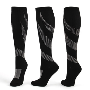 meias-de-compressao-de-varizes-para-homens-meias-esportivas-meias-ciclismo-diabeticos-correndo-presente-para-diabetes-dark-purple-s-67aaa65a263b7-thumb.jpg