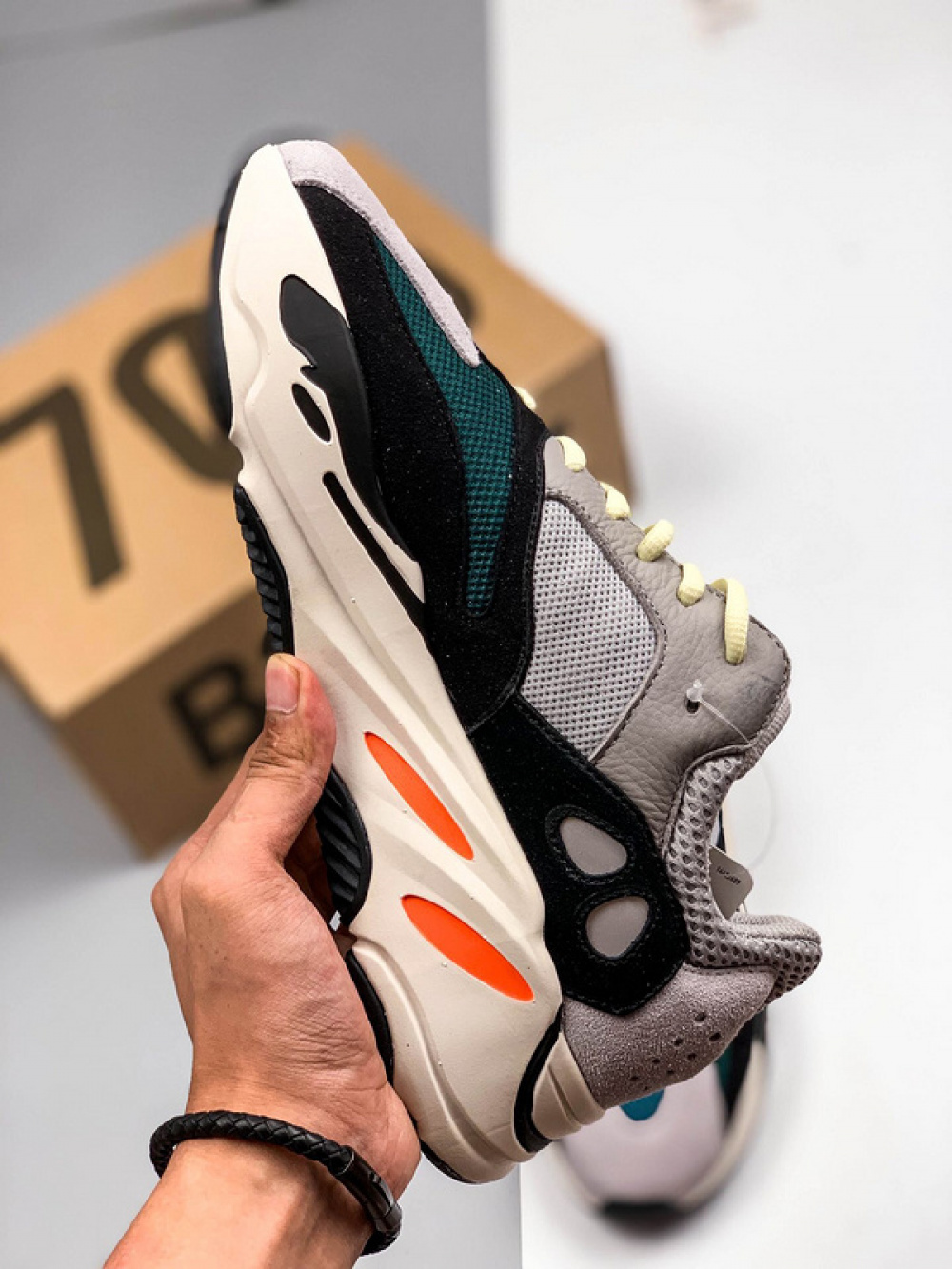 Tênis Adidas Yeezy 700 V1 Wave Runner - Só Lamantos
