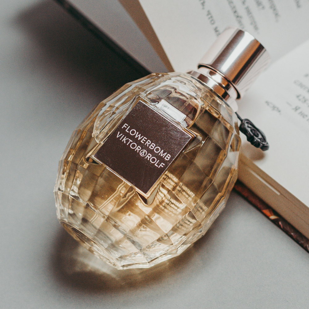 perfume flowerbomb cosmos