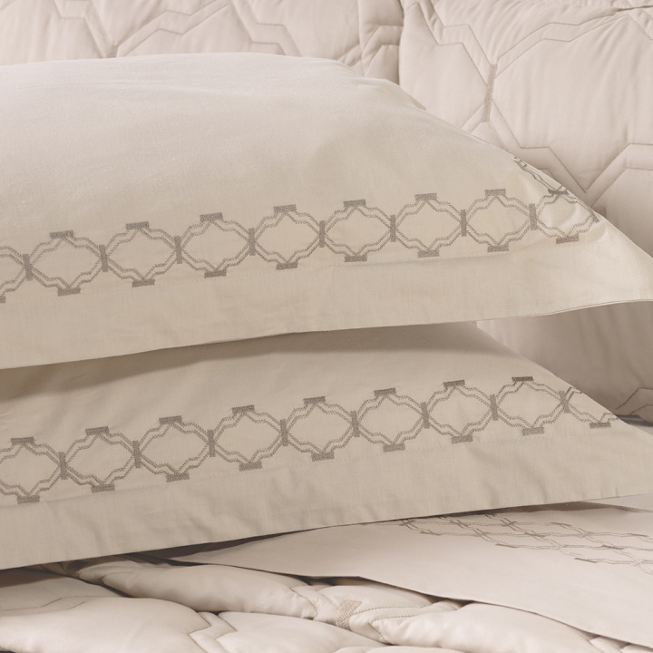 Cobre Leito Bordado Queen Percal 230 Fios Supreme 3 Peças Bege