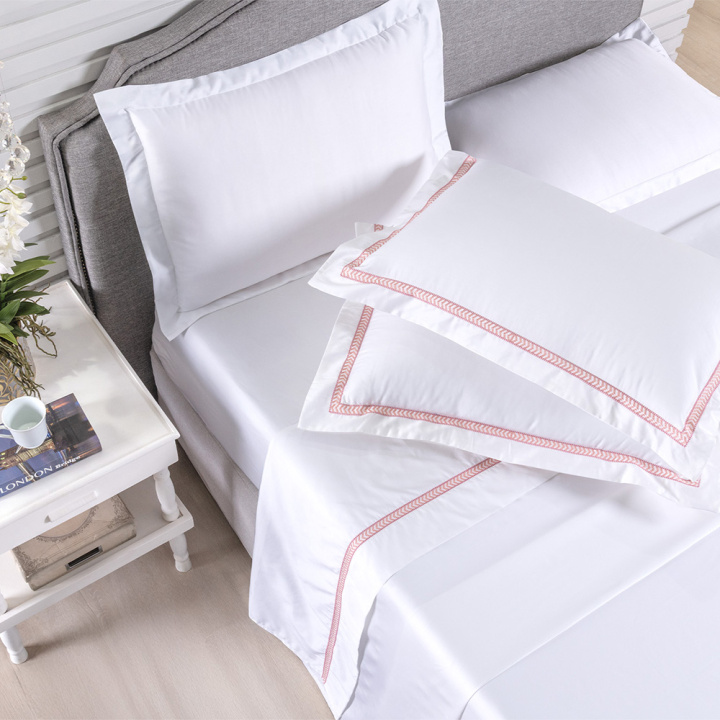 Jogo de Cama QUEEN (Lençol 4 peças) Percal 400 Fios Cordelli Branco/Rosê