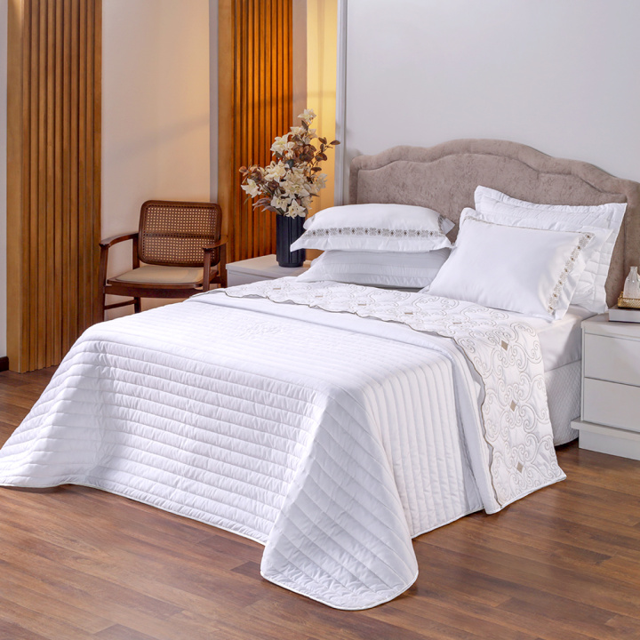 Kit de Enxoval Bordado QUEEN 200 Fios Hipercal 6 Peças Versátile Duo Branco/Arabesco
