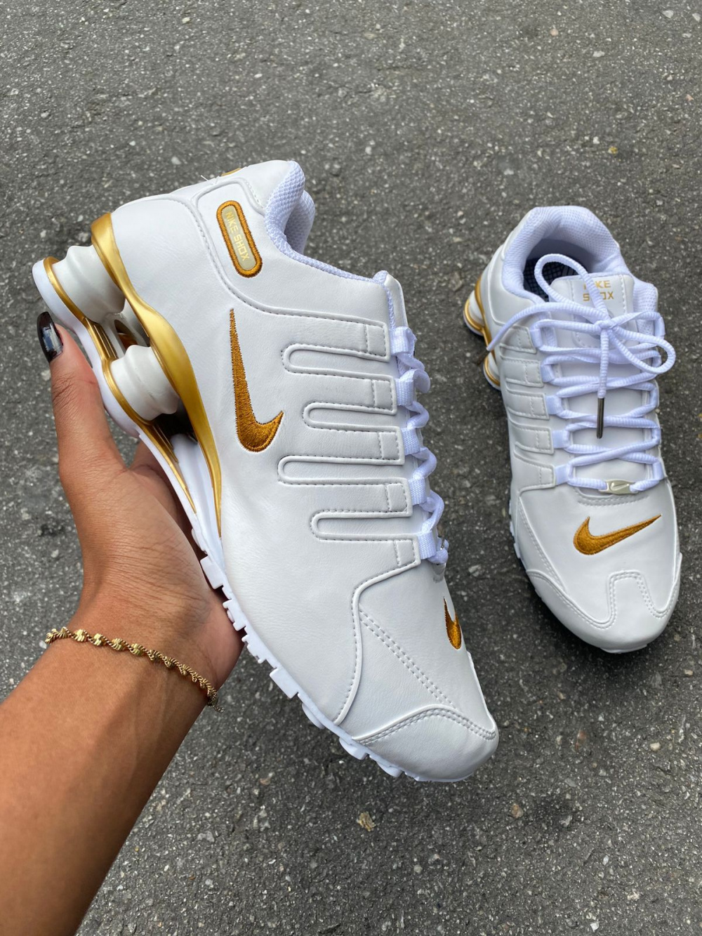 nike shox creme