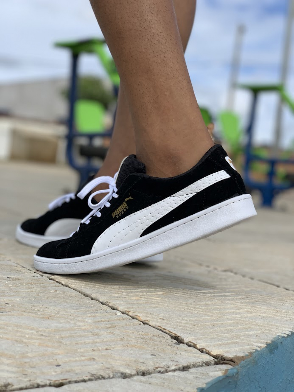 Puma suede preto e branco best sale